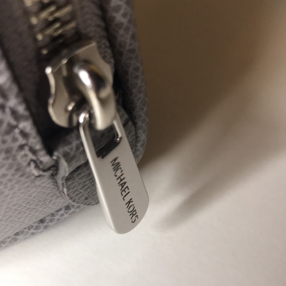 New Michael Kors Crossbody Bag Pebble Gray NWOT - Picture 15 of 16